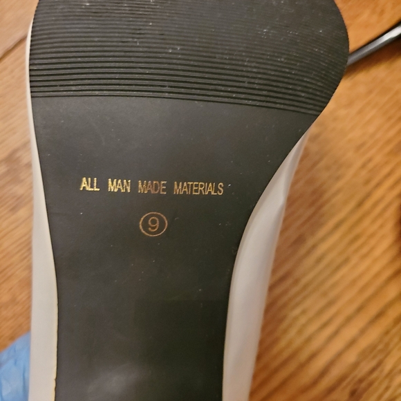 Women's blk/wht heels - Picture 7 of 8